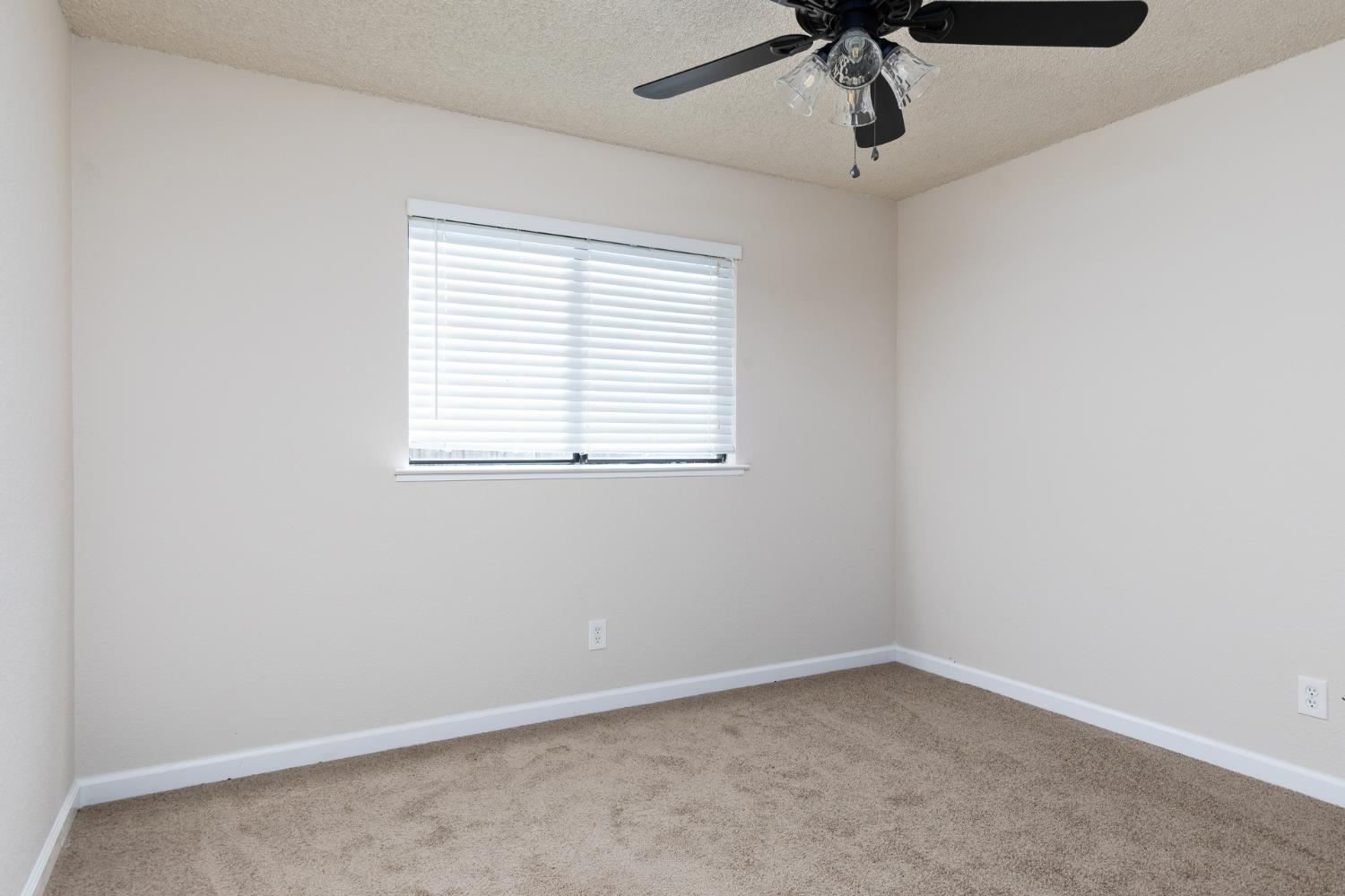 377 W Alluvial Ave, Pinedale, CA 93650