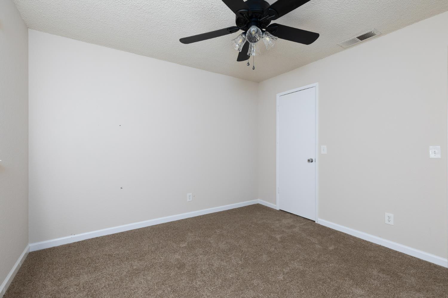 377 W Alluvial Ave, Pinedale, CA 93650