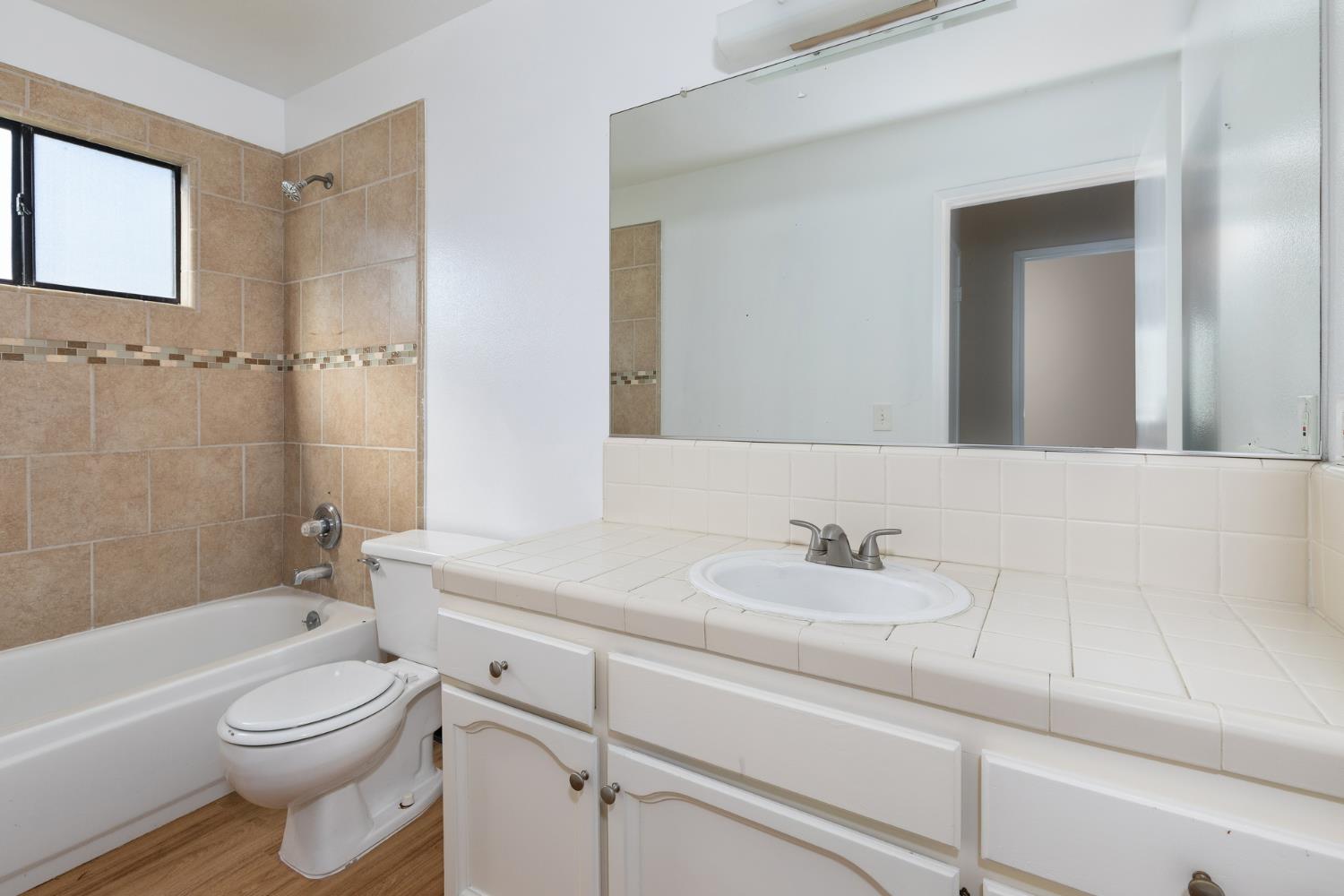 377 W Alluvial Ave, Pinedale, CA 93650