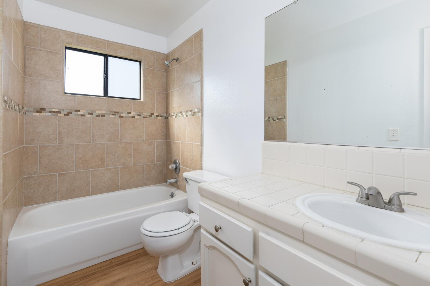 377 W Alluvial Ave, Pinedale, CA 93650