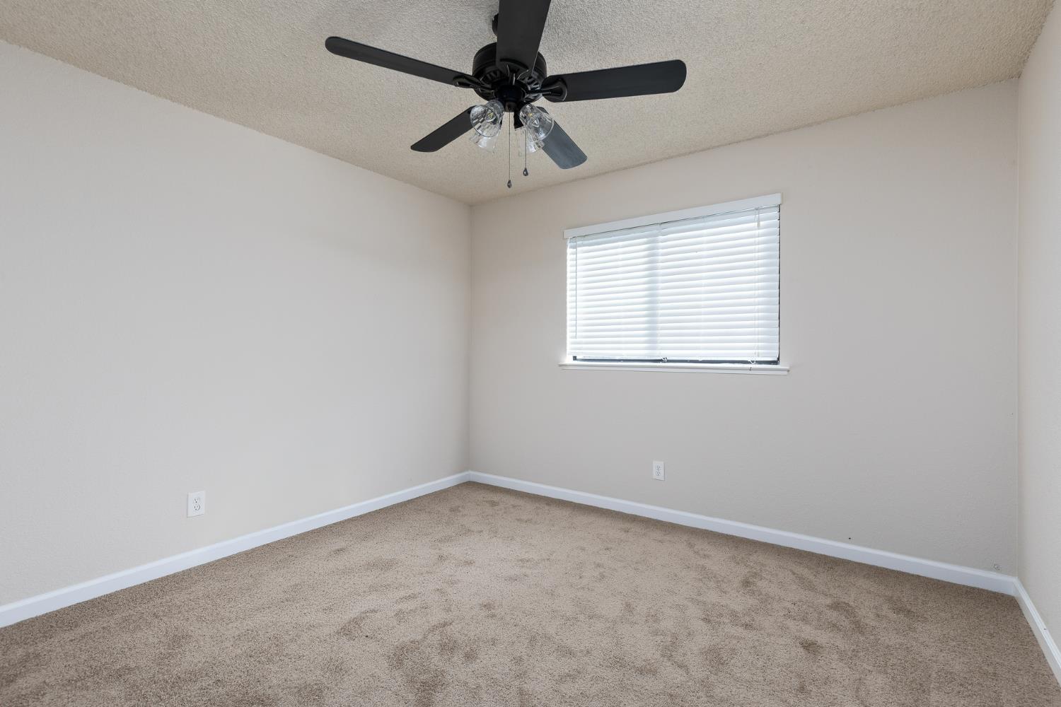 377 W Alluvial Ave, Pinedale, CA 93650