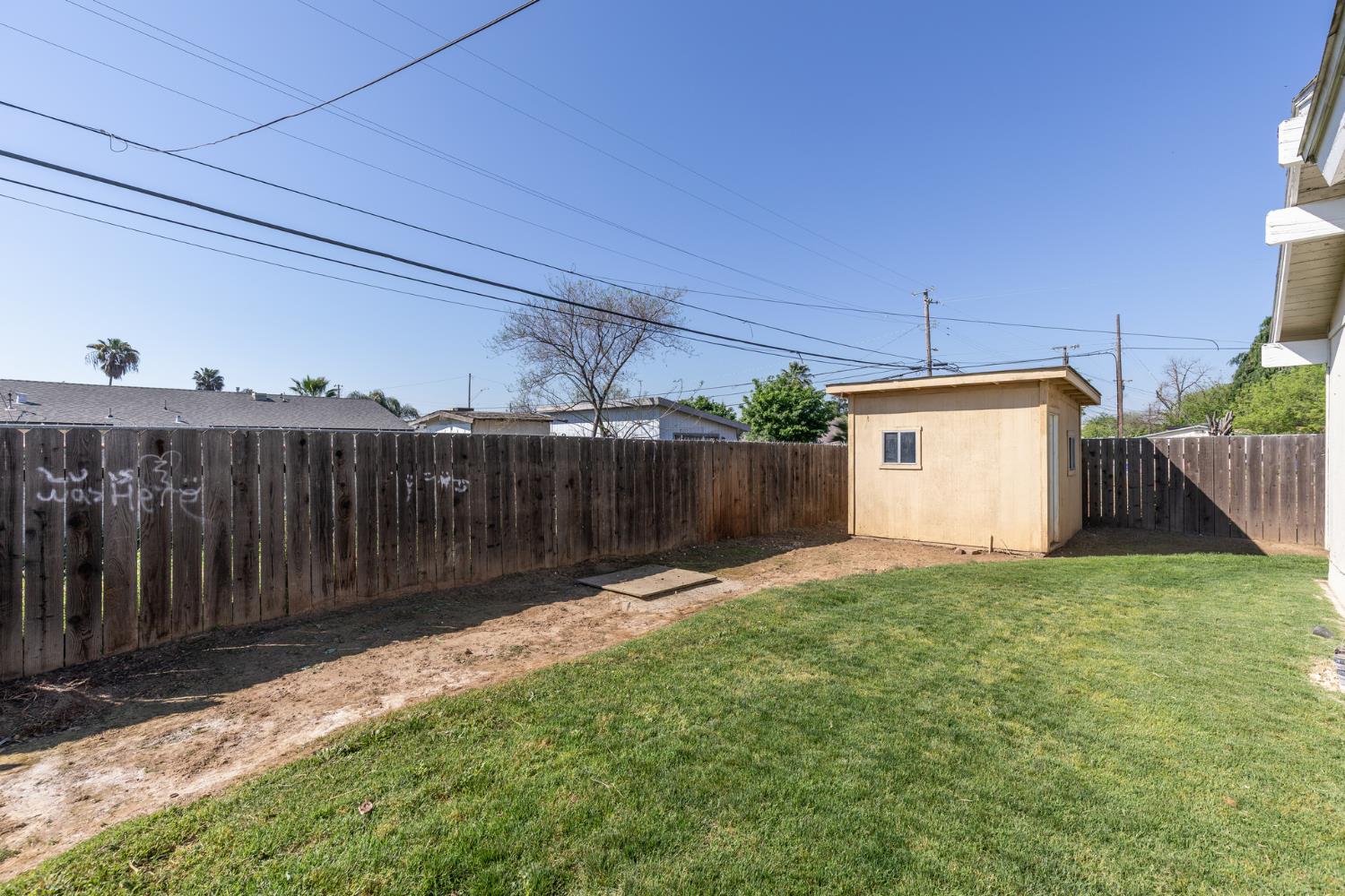 377 W Alluvial Ave, Pinedale, CA 93650