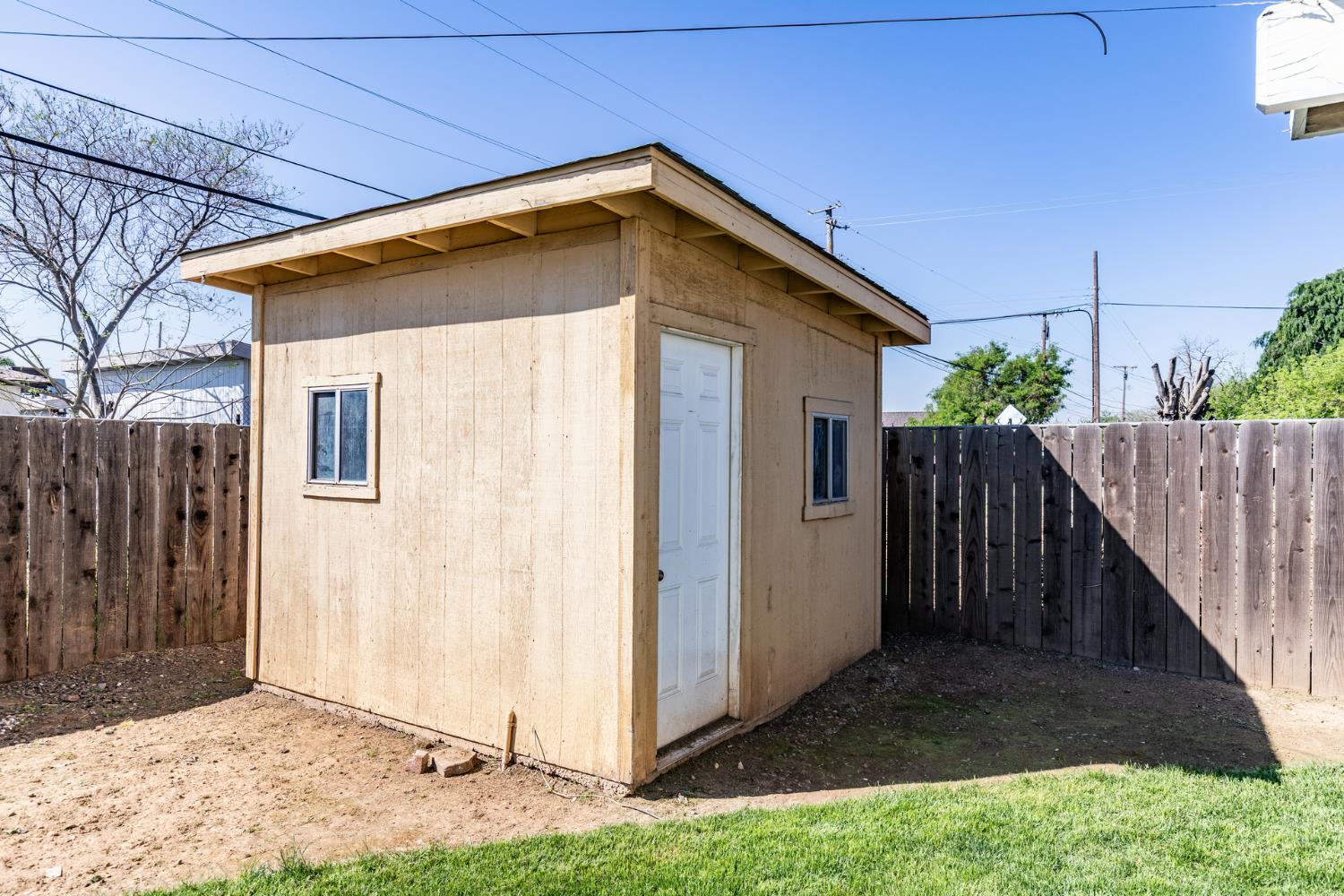 377 W Alluvial Ave, Pinedale, CA 93650