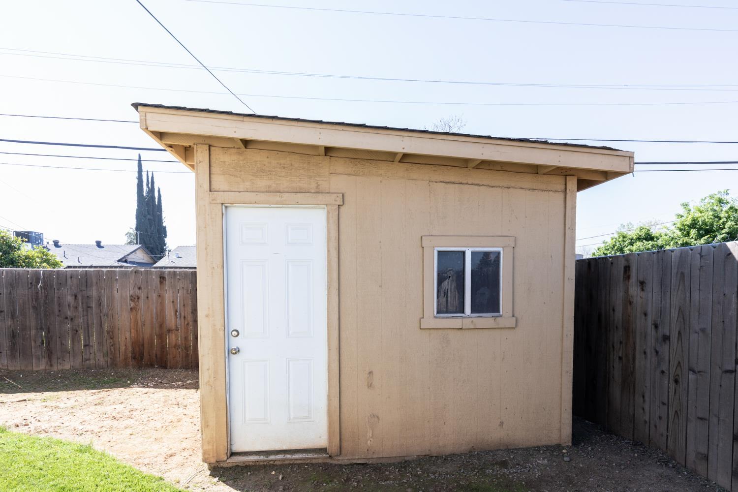 377 W Alluvial Ave, Pinedale, CA 93650