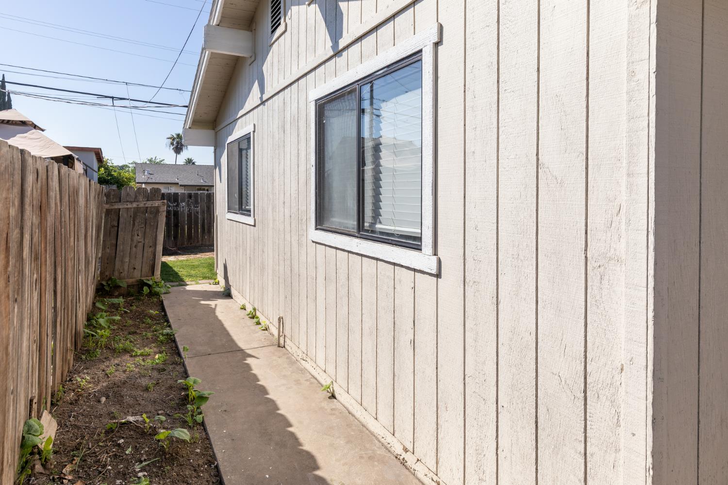 377 W Alluvial Ave, Pinedale, CA 93650