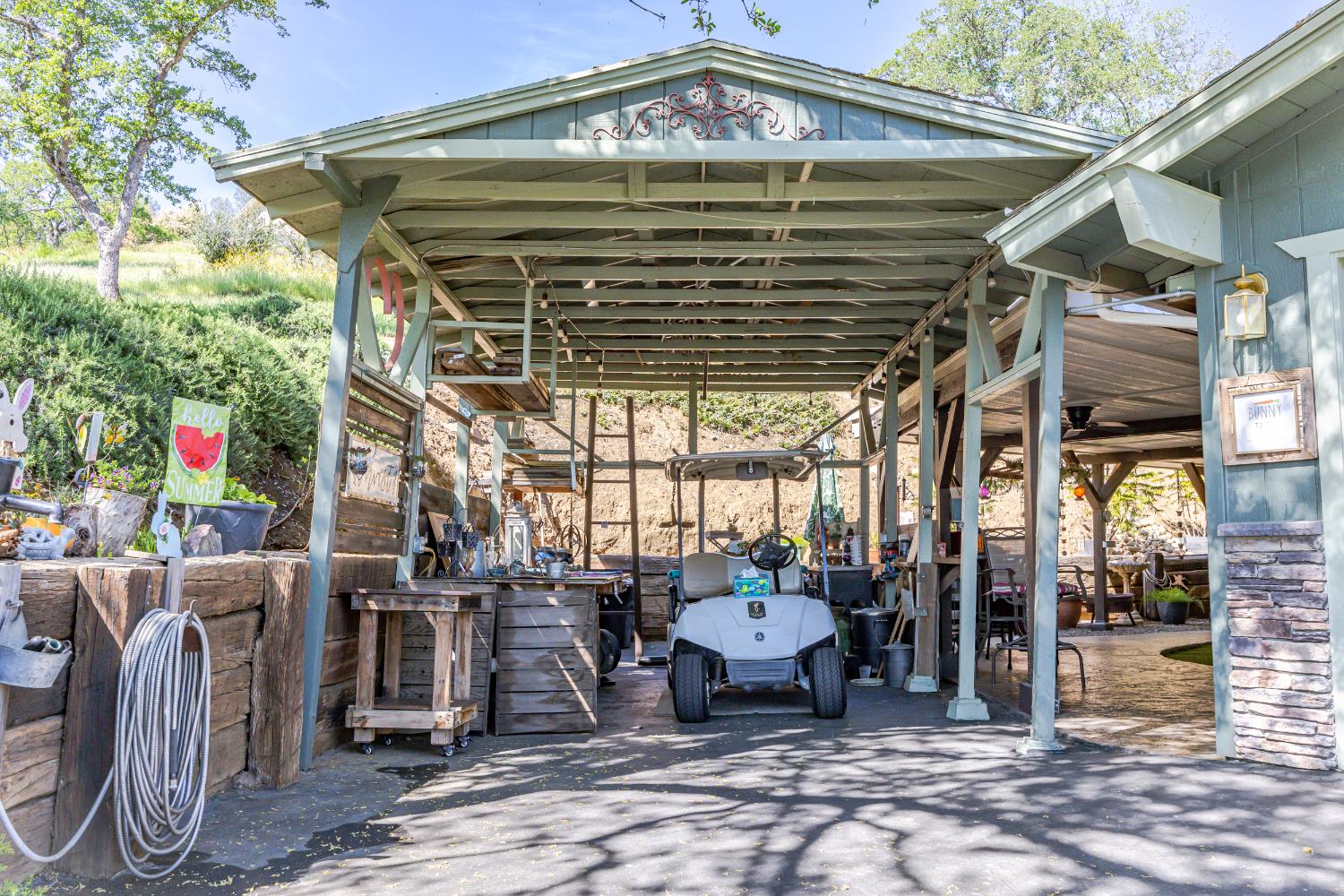 29890 Horseshoe Dr, Coarsegold, CA 93614