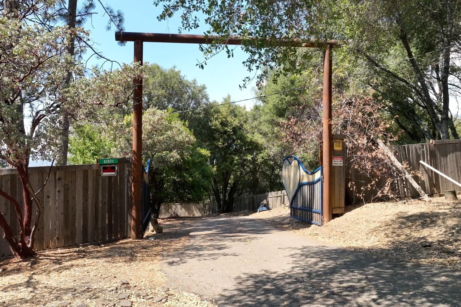 51571 Coyote Ridge Rd, Oakhurst, CA 93644