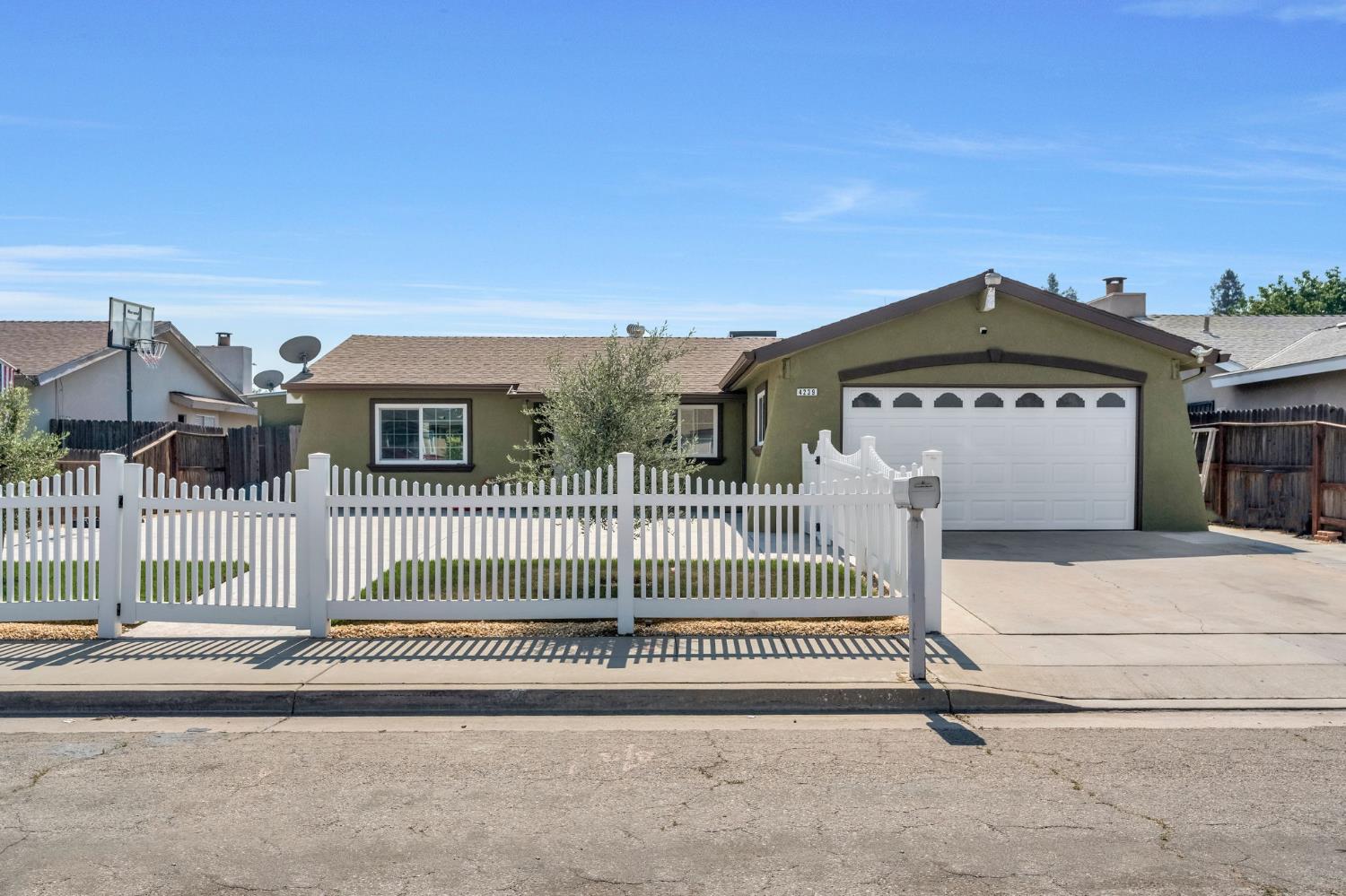 4239 W Cortland Ave, Fresno, CA 93722