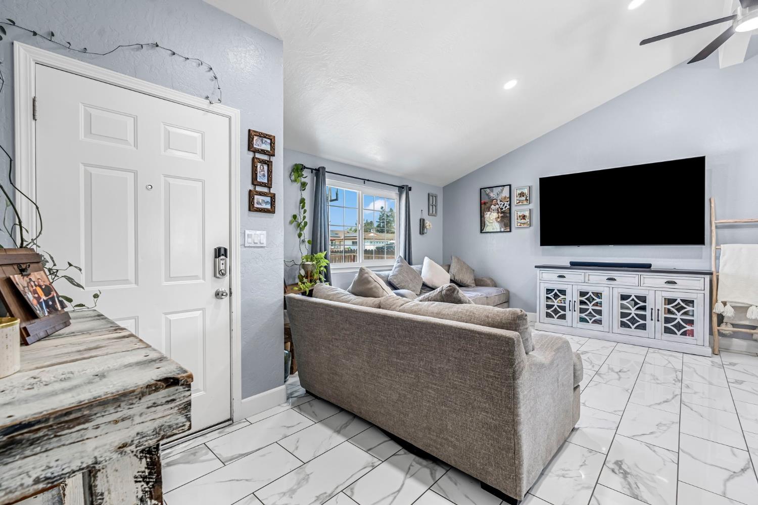 4239 W Cortland Ave, Fresno, CA 93722