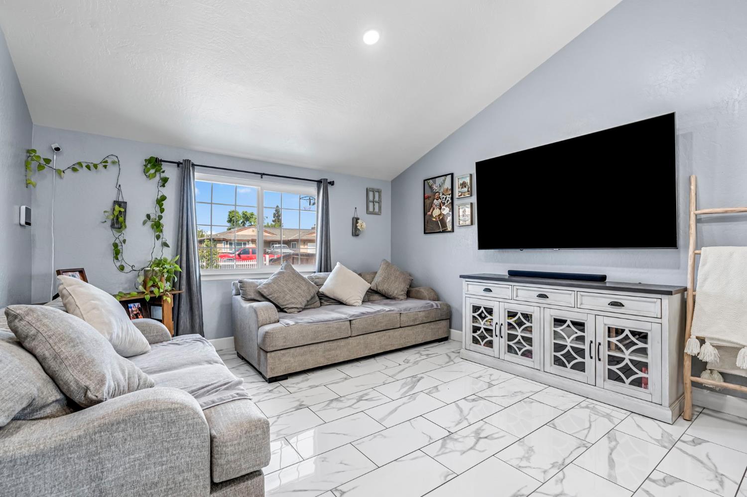 4239 W Cortland Ave, Fresno, CA 93722