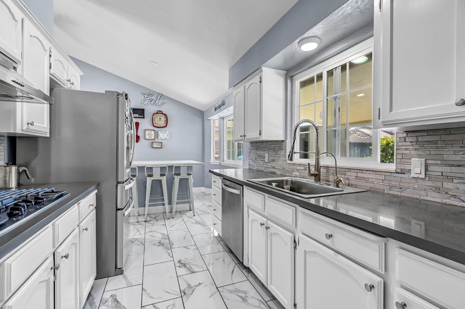 4239 W Cortland Ave, Fresno, CA 93722