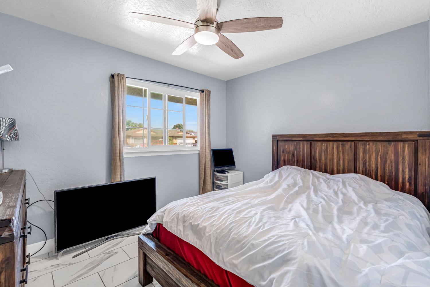 4239 W Cortland Ave, Fresno, CA 93722