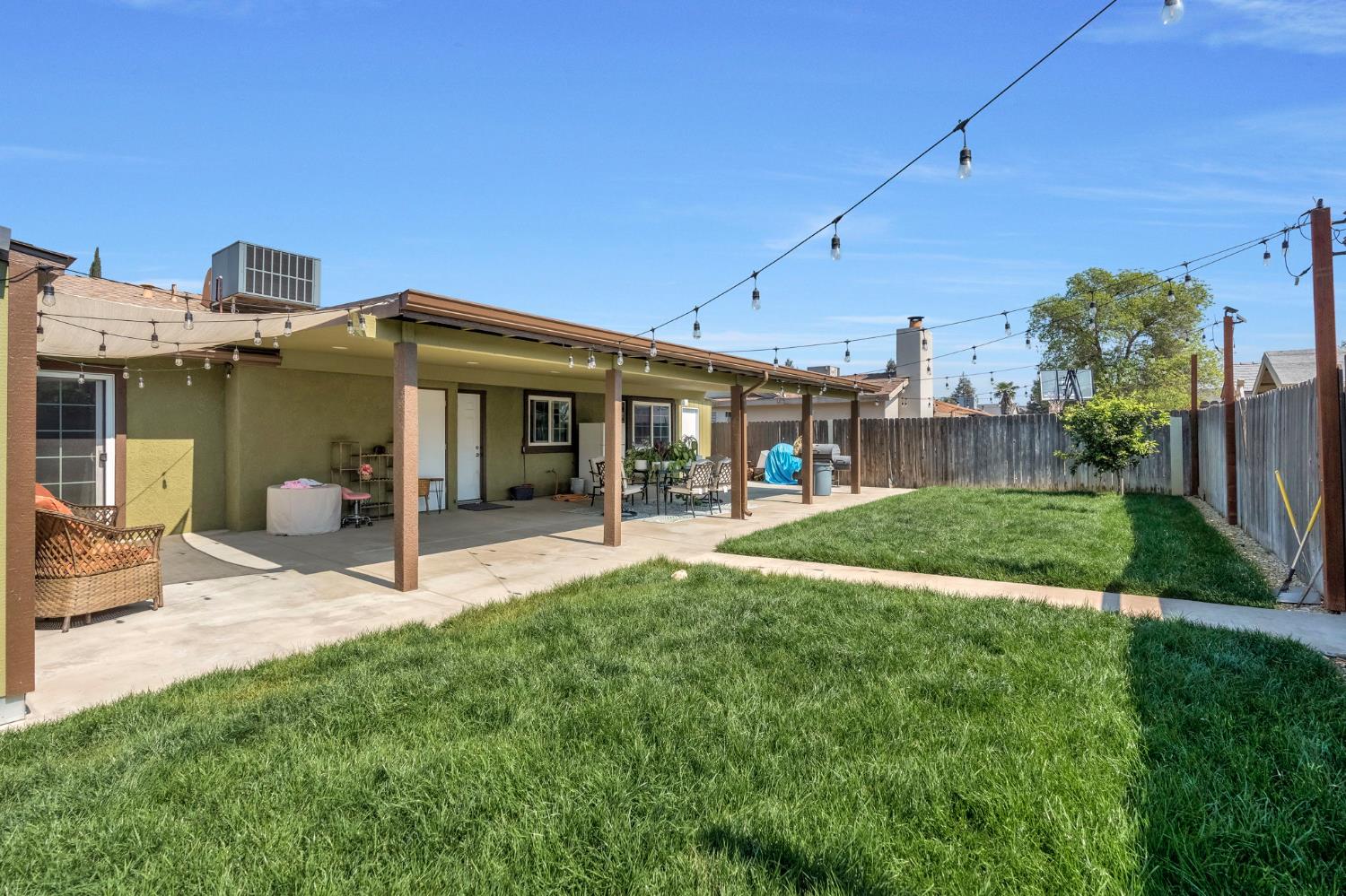 4239 W Cortland Ave, Fresno, CA 93722