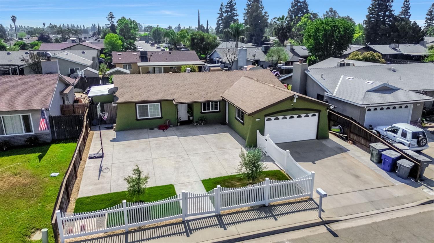 4239 W Cortland Ave, Fresno, CA 93722