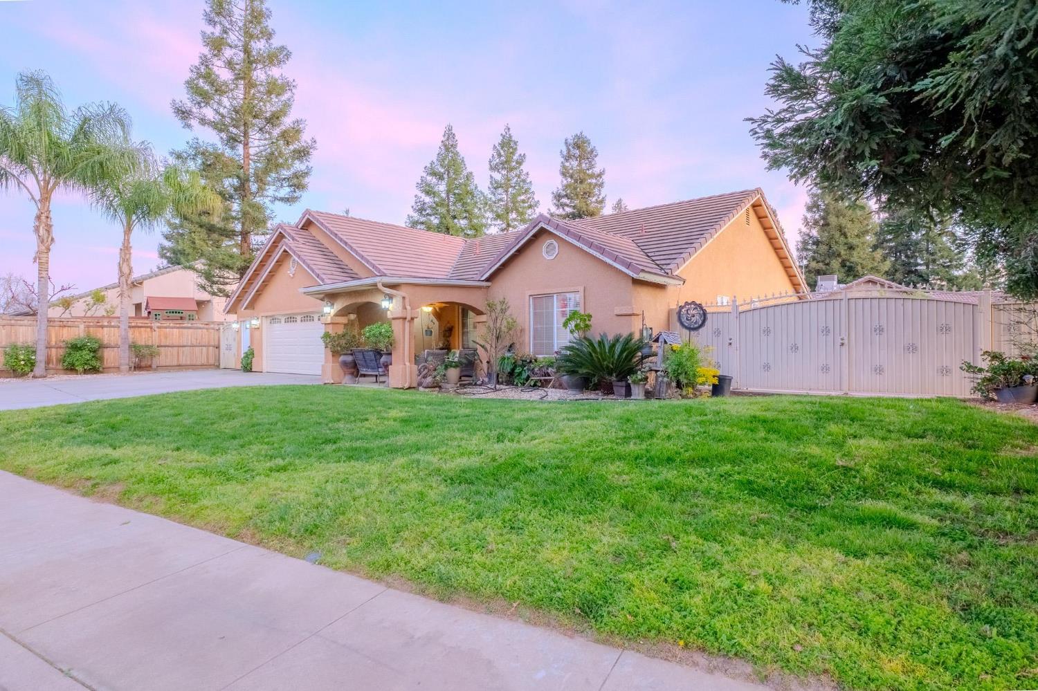 3931 E Elowin, Visalia, CA 93292