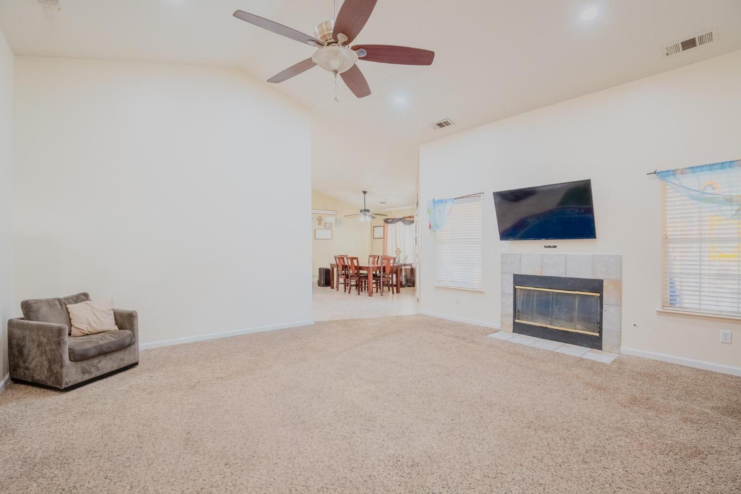 3931 E Elowin, Visalia, CA 93292