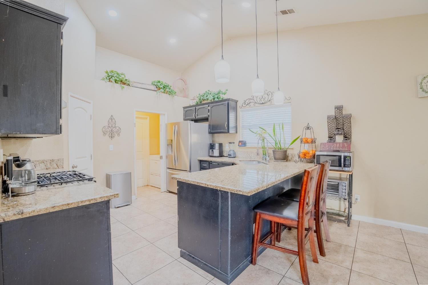 3931 E Elowin, Visalia, CA 93292