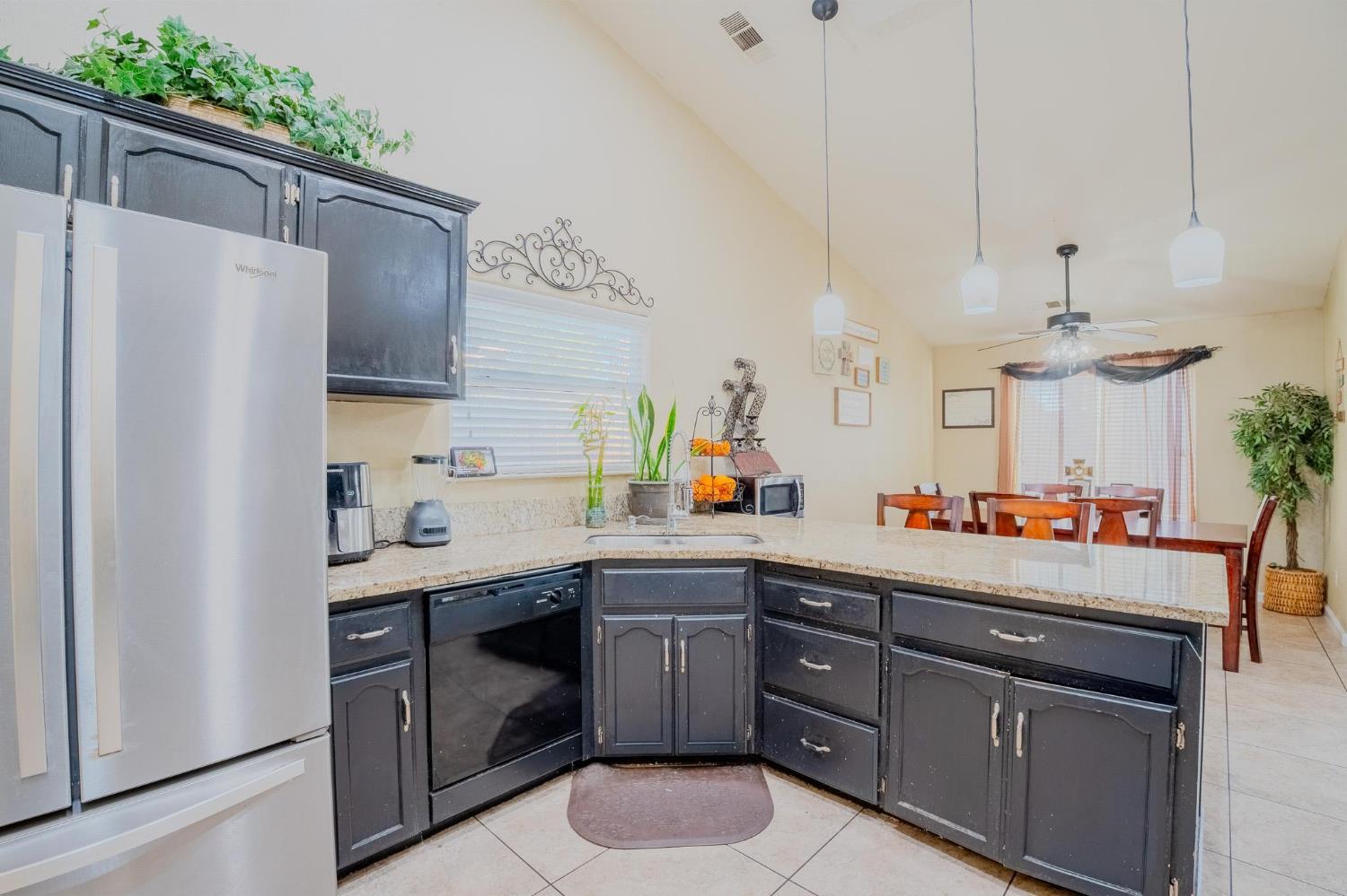 3931 E Elowin, Visalia, CA 93292