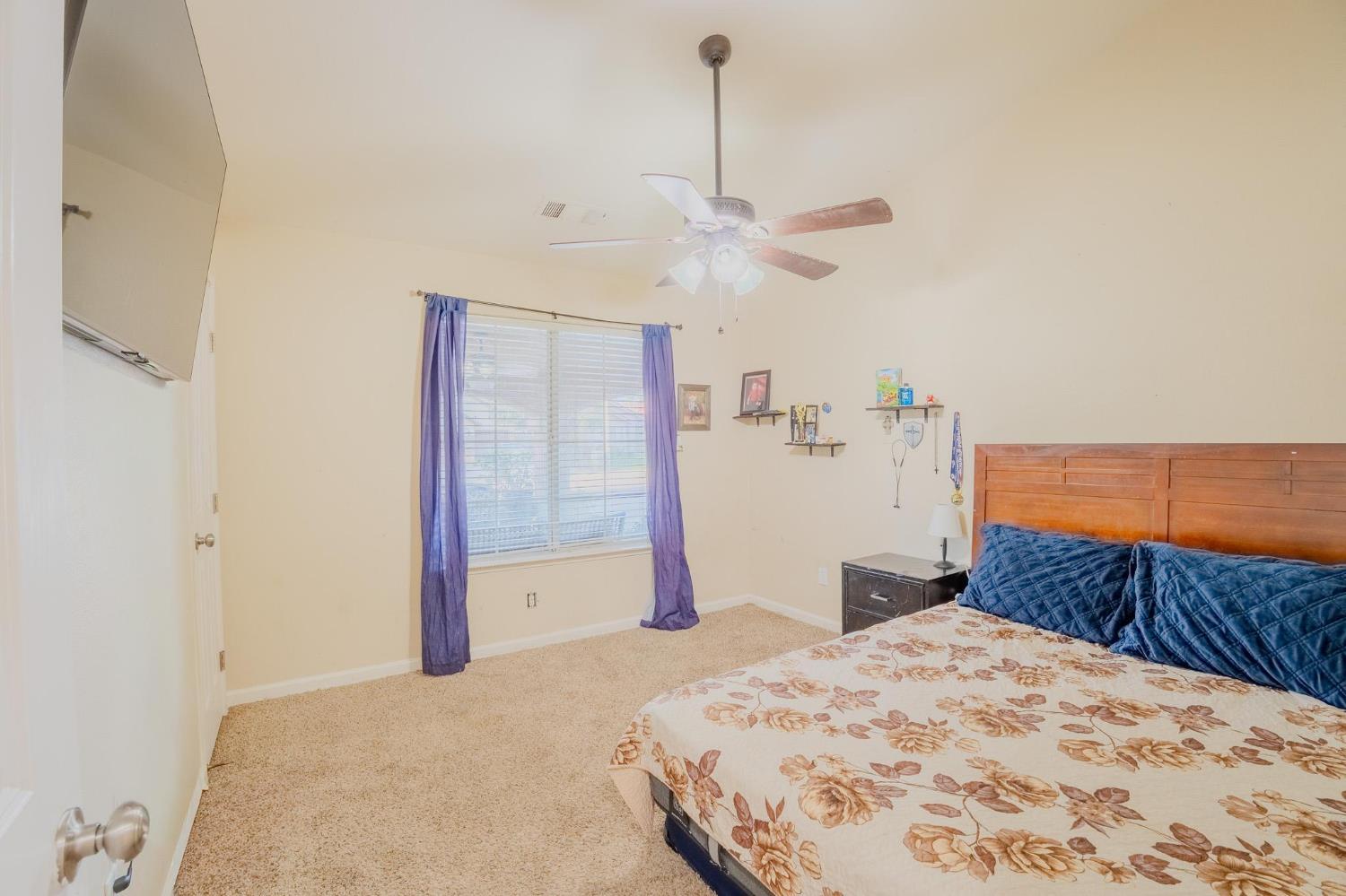 3931 E Elowin, Visalia, CA 93292