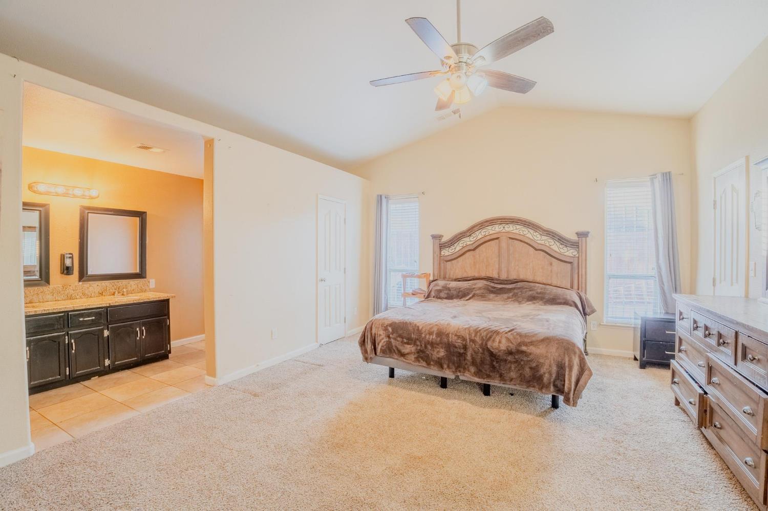 3931 E Elowin, Visalia, CA 93292