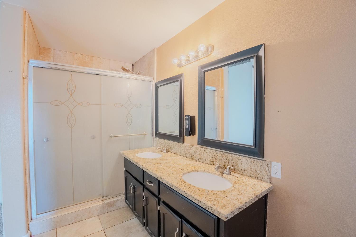 3931 E Elowin, Visalia, CA 93292