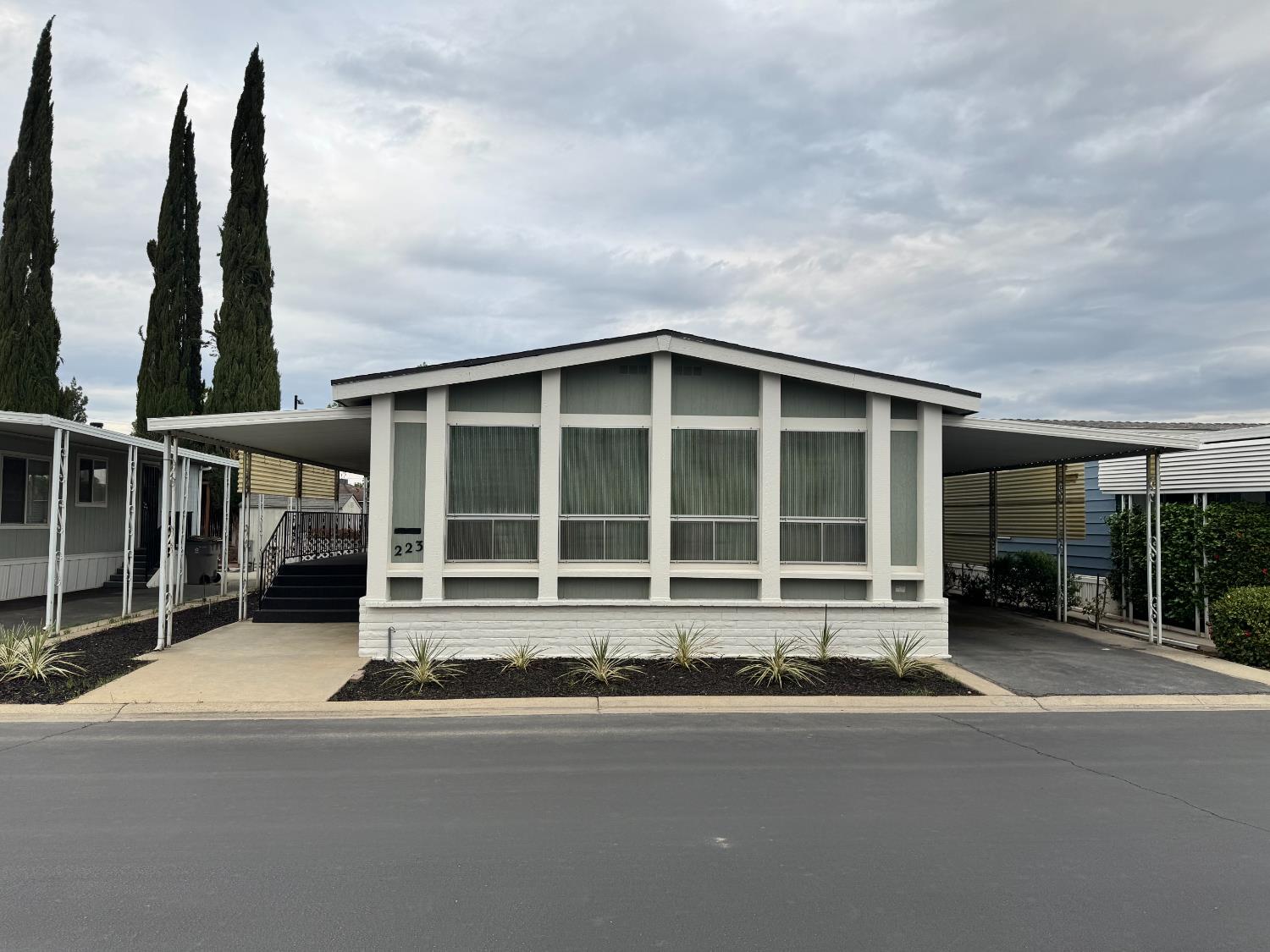 2706 W Ashlan #223, Fresno, CA 93705