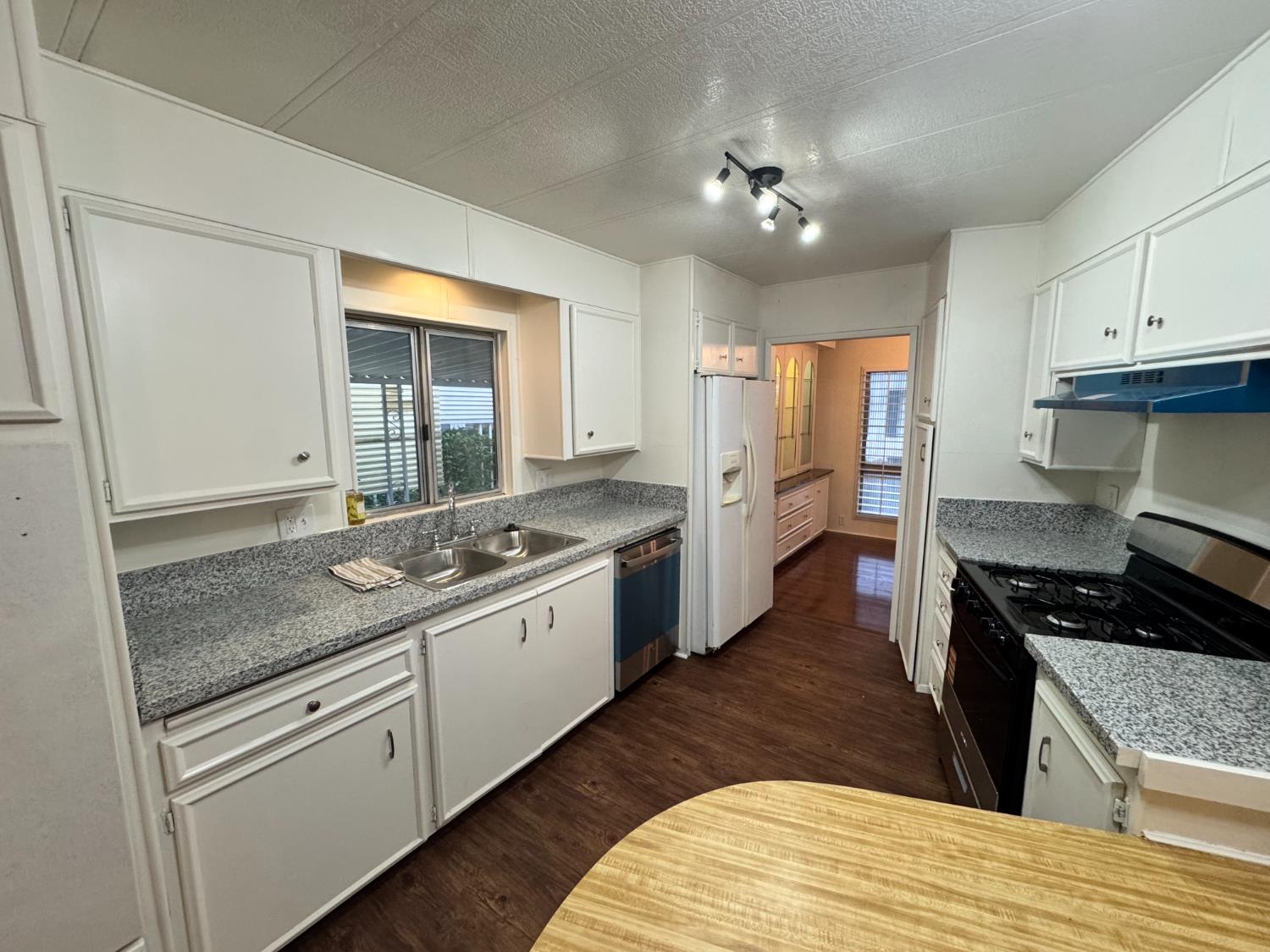 2706 W Ashlan #223, Fresno, CA 93705