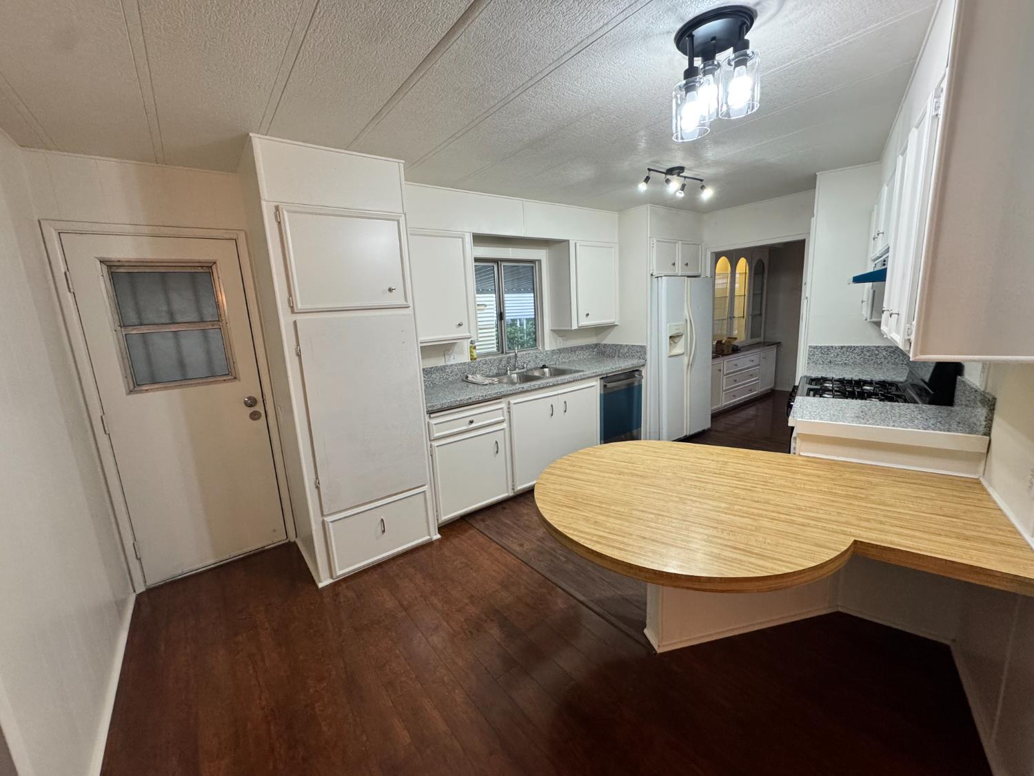 2706 W Ashlan #223, Fresno, CA 93705