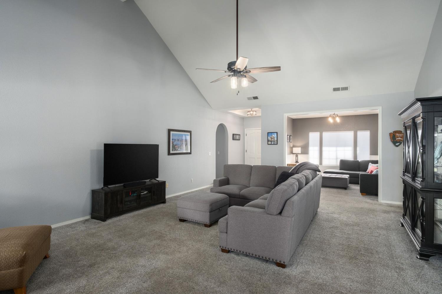 1554 E Omaha Ave, Fresno, CA 93720