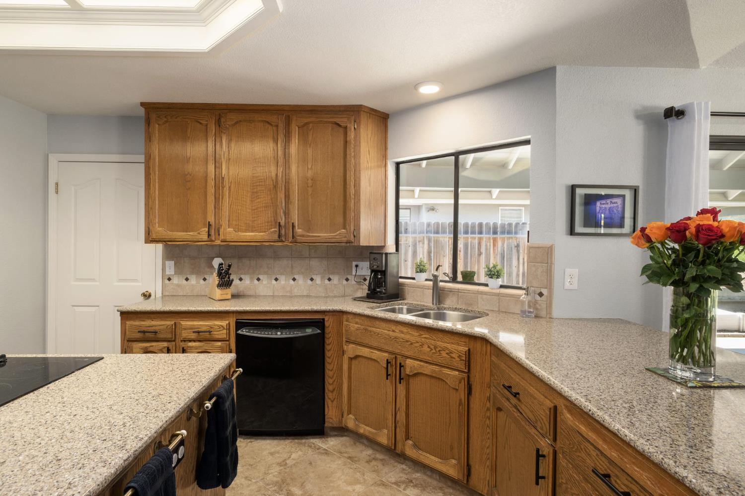 1554 E Omaha Ave, Fresno, CA 93720