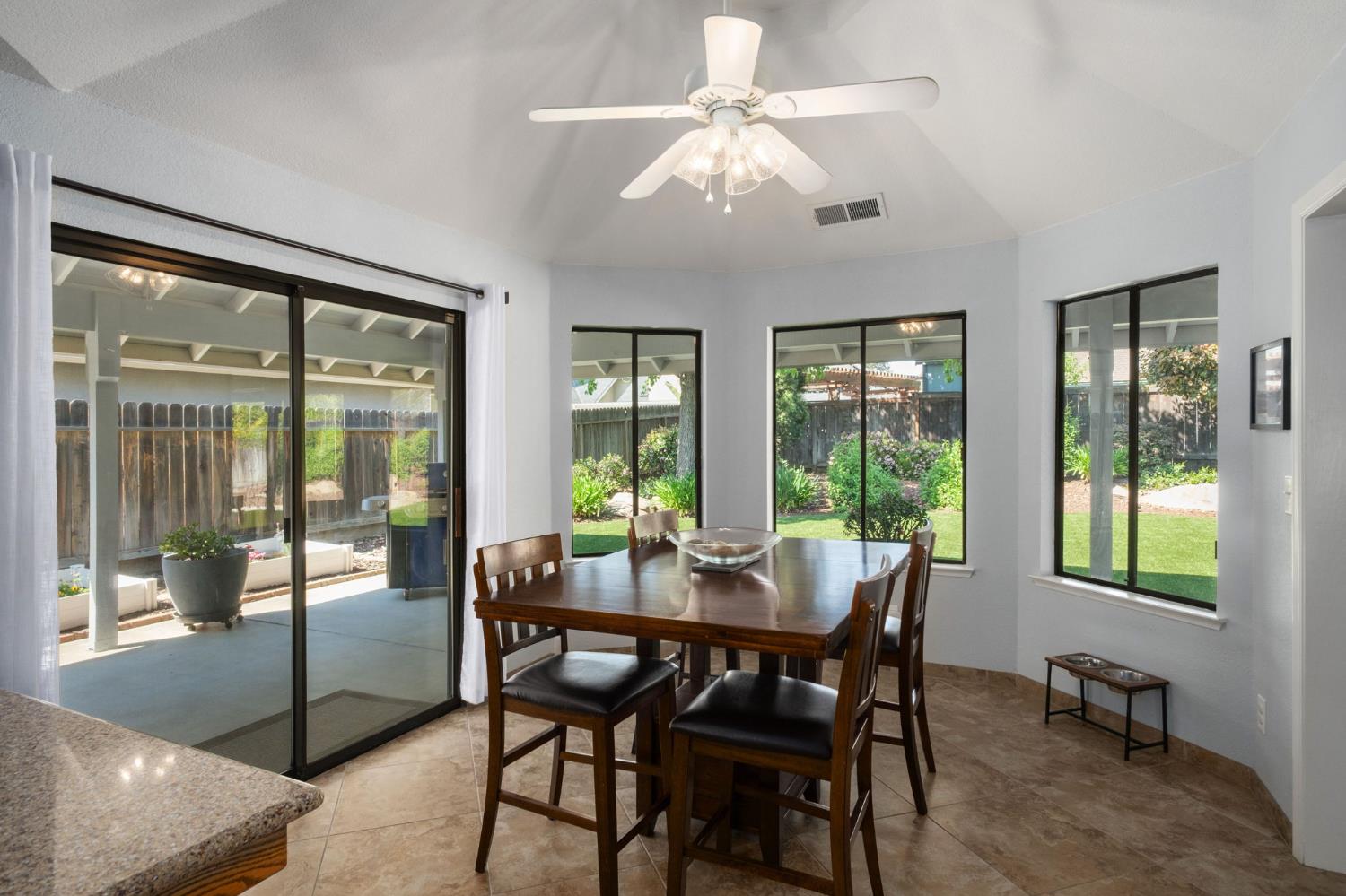 1554 E Omaha Ave, Fresno, CA 93720