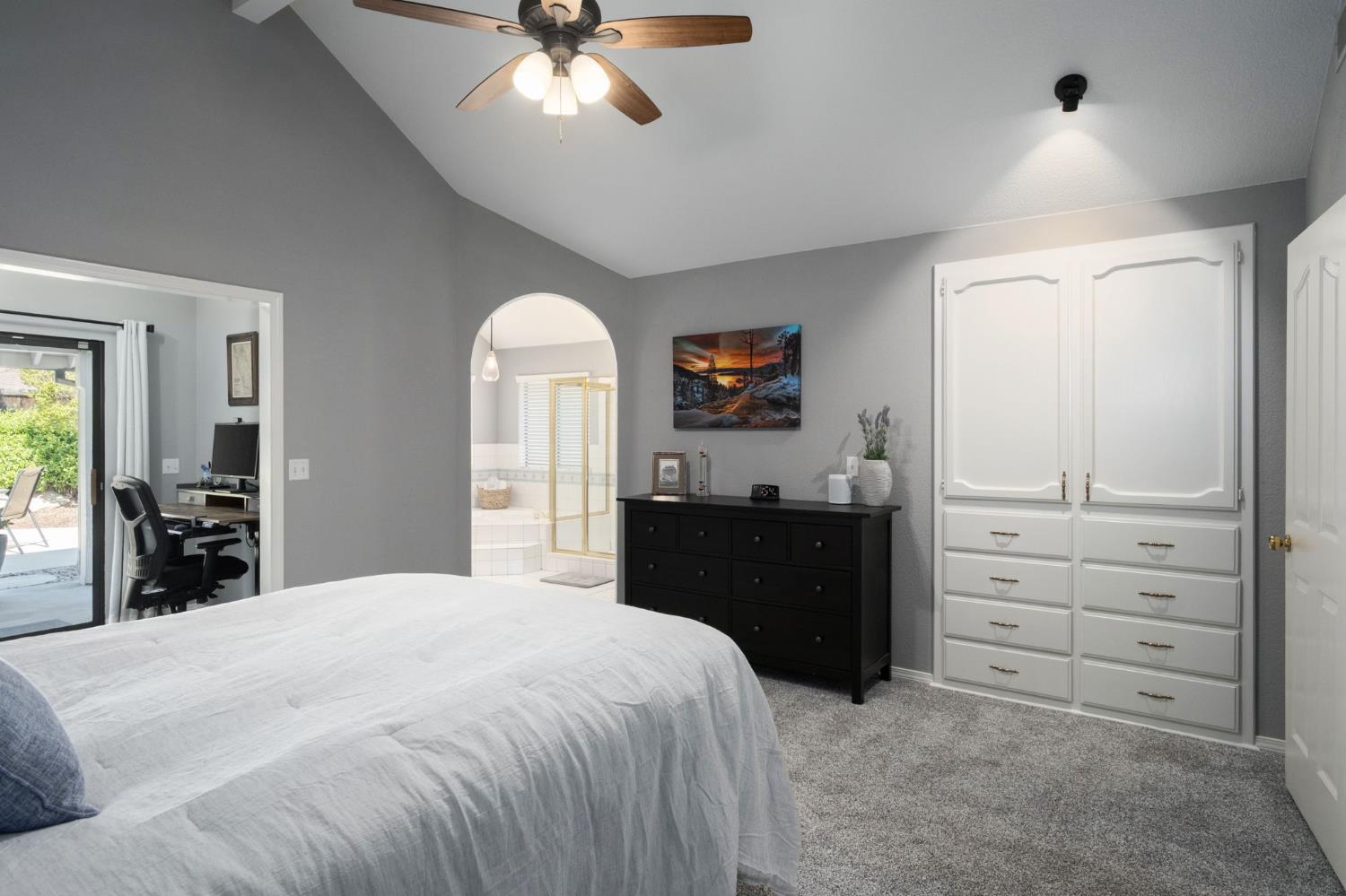 1554 E Omaha Ave, Fresno, CA 93720