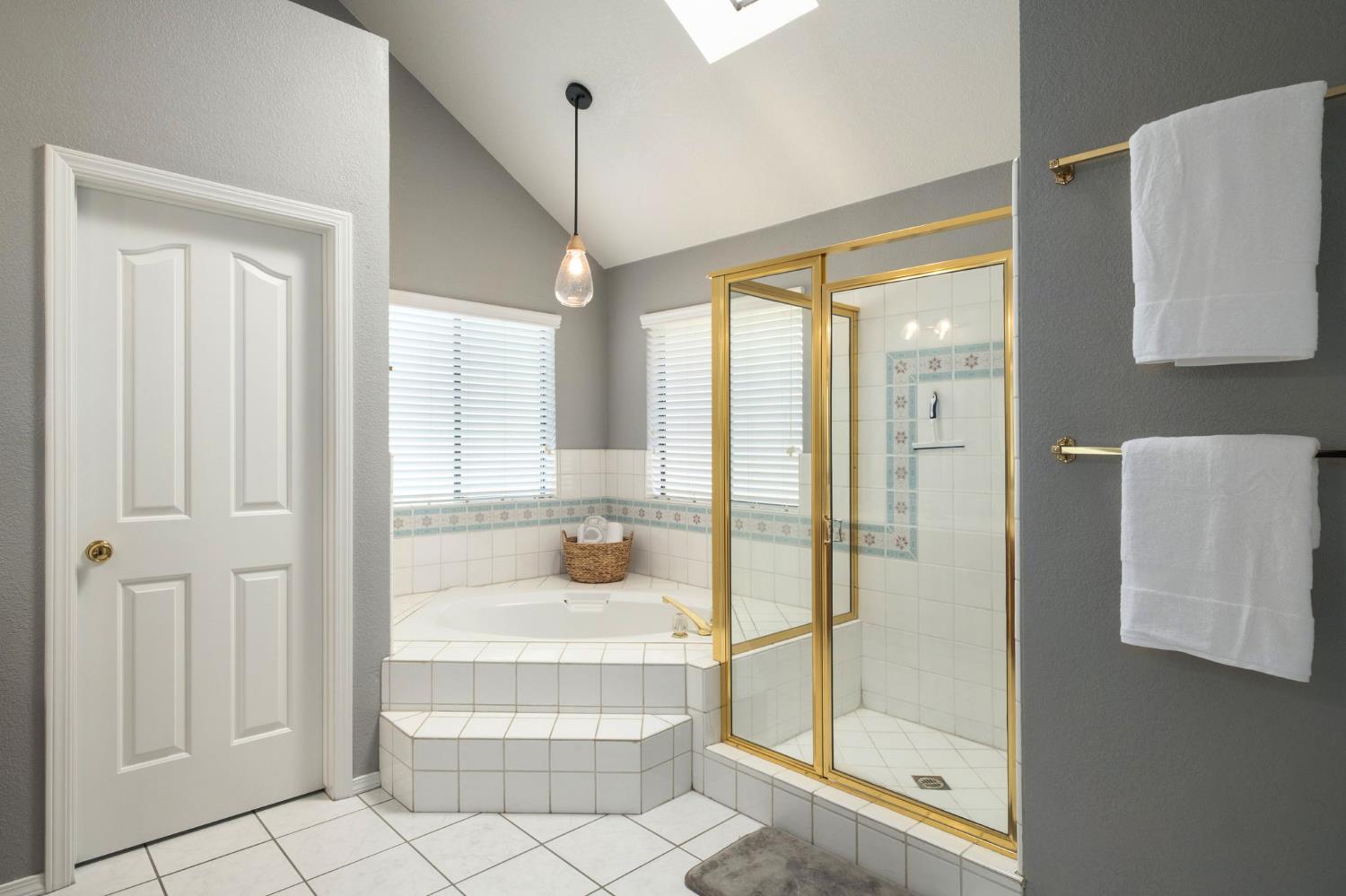 1554 E Omaha Ave, Fresno, CA 93720