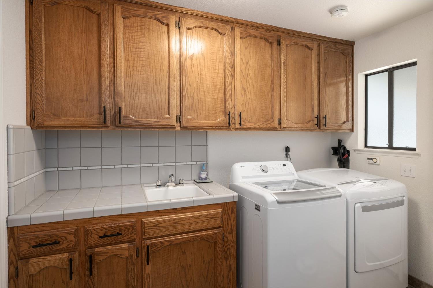 1554 E Omaha Ave, Fresno, CA 93720