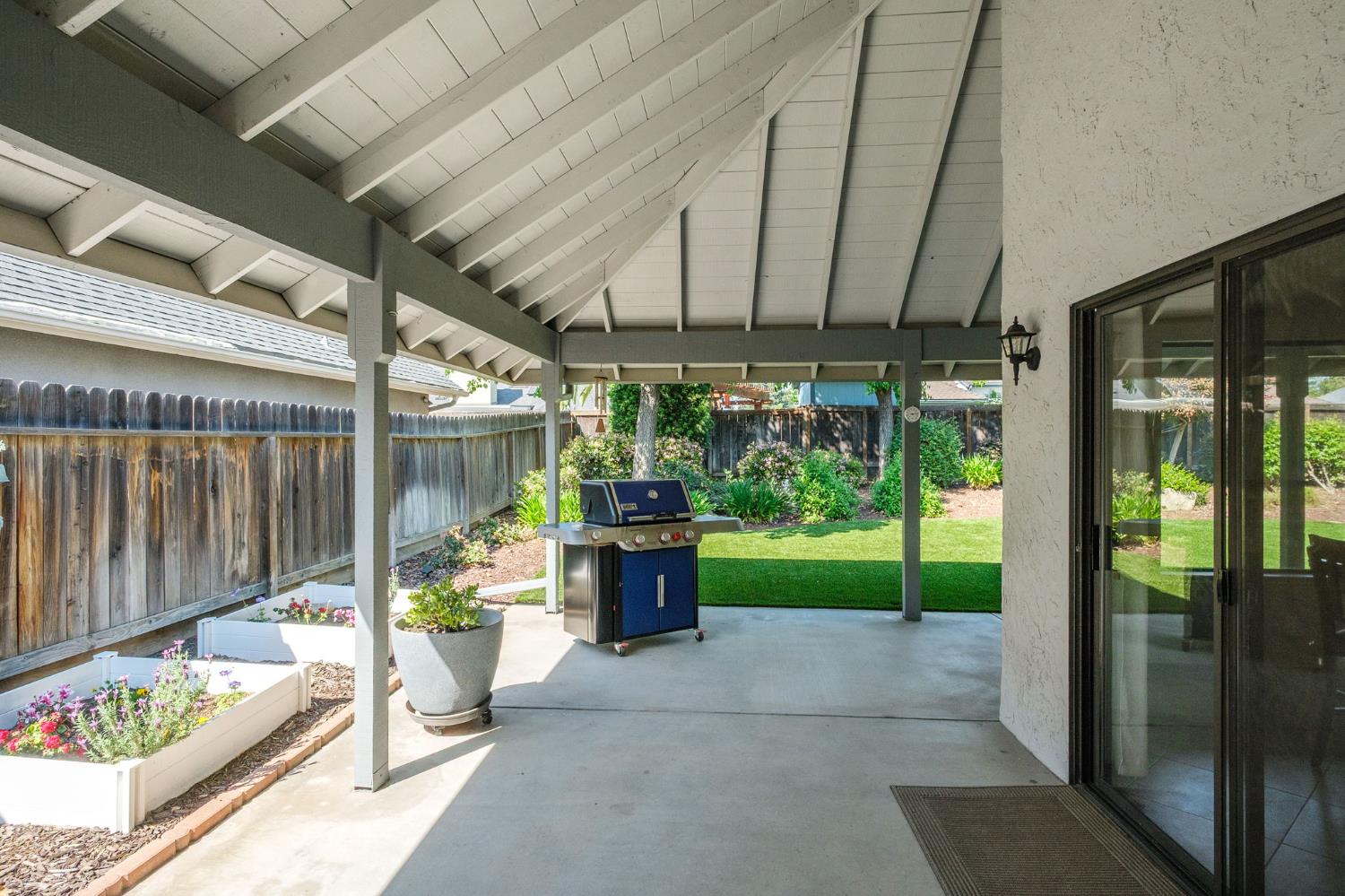 1554 E Omaha Ave, Fresno, CA 93720