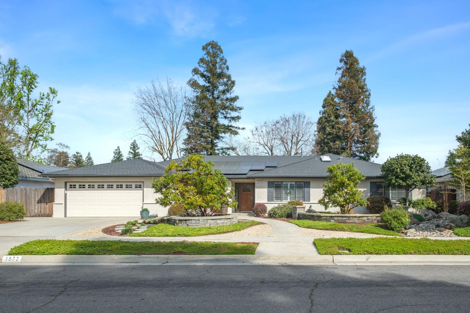 1572 E Decatur Ave, Fresno, CA 93720