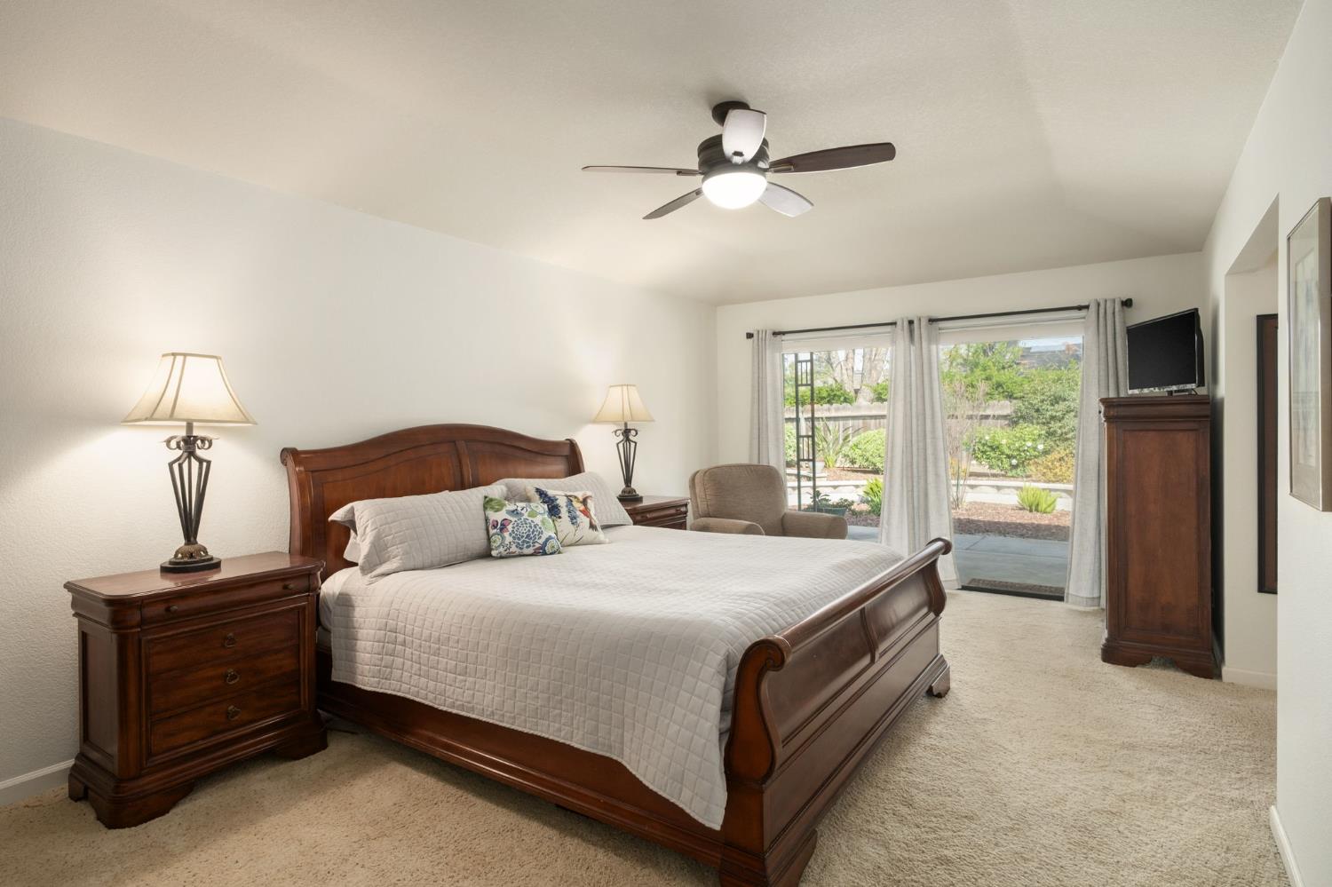 1572 E Decatur Ave, Fresno, CA 93720