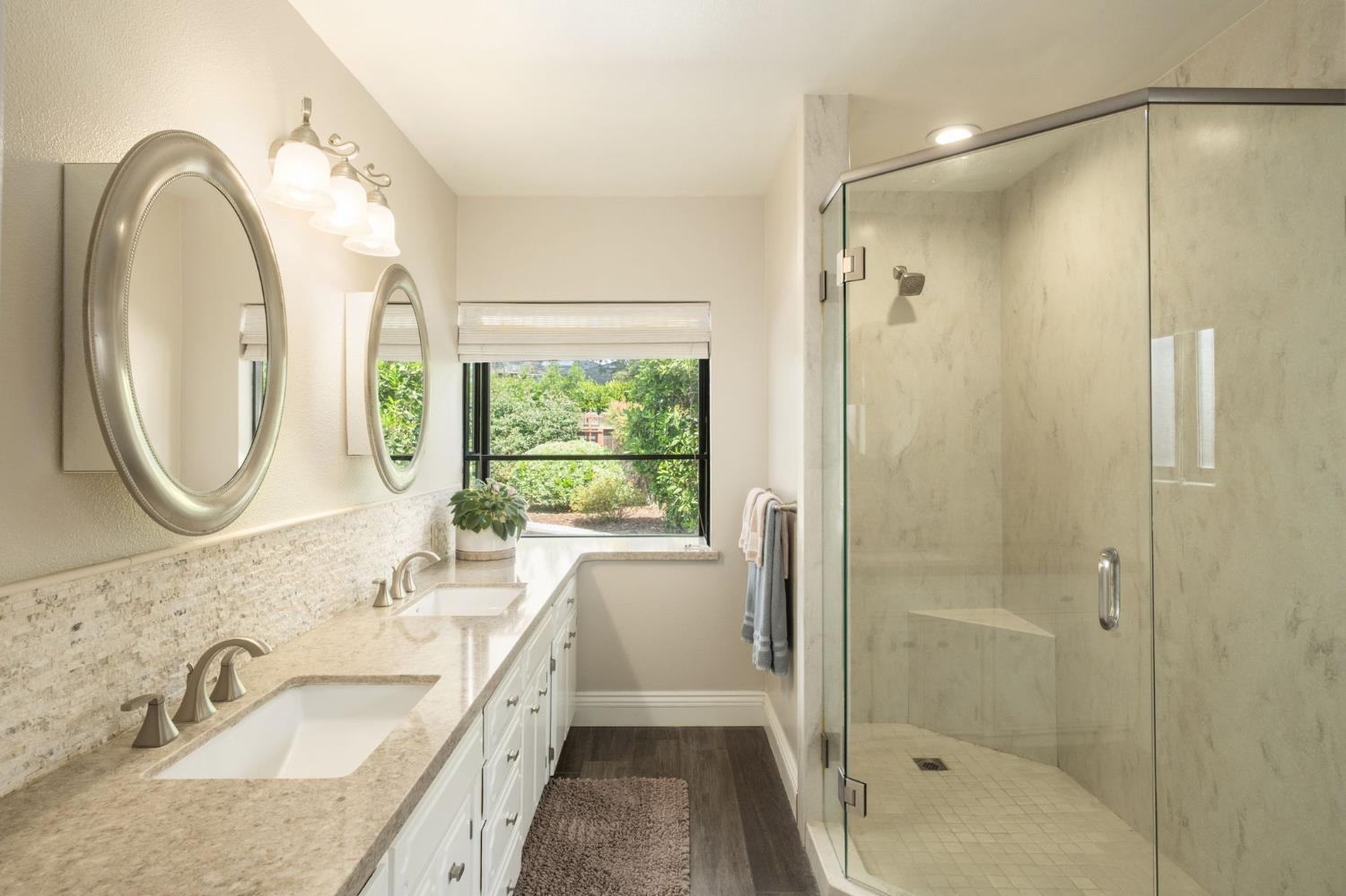 1572 E Decatur Ave, Fresno, CA 93720