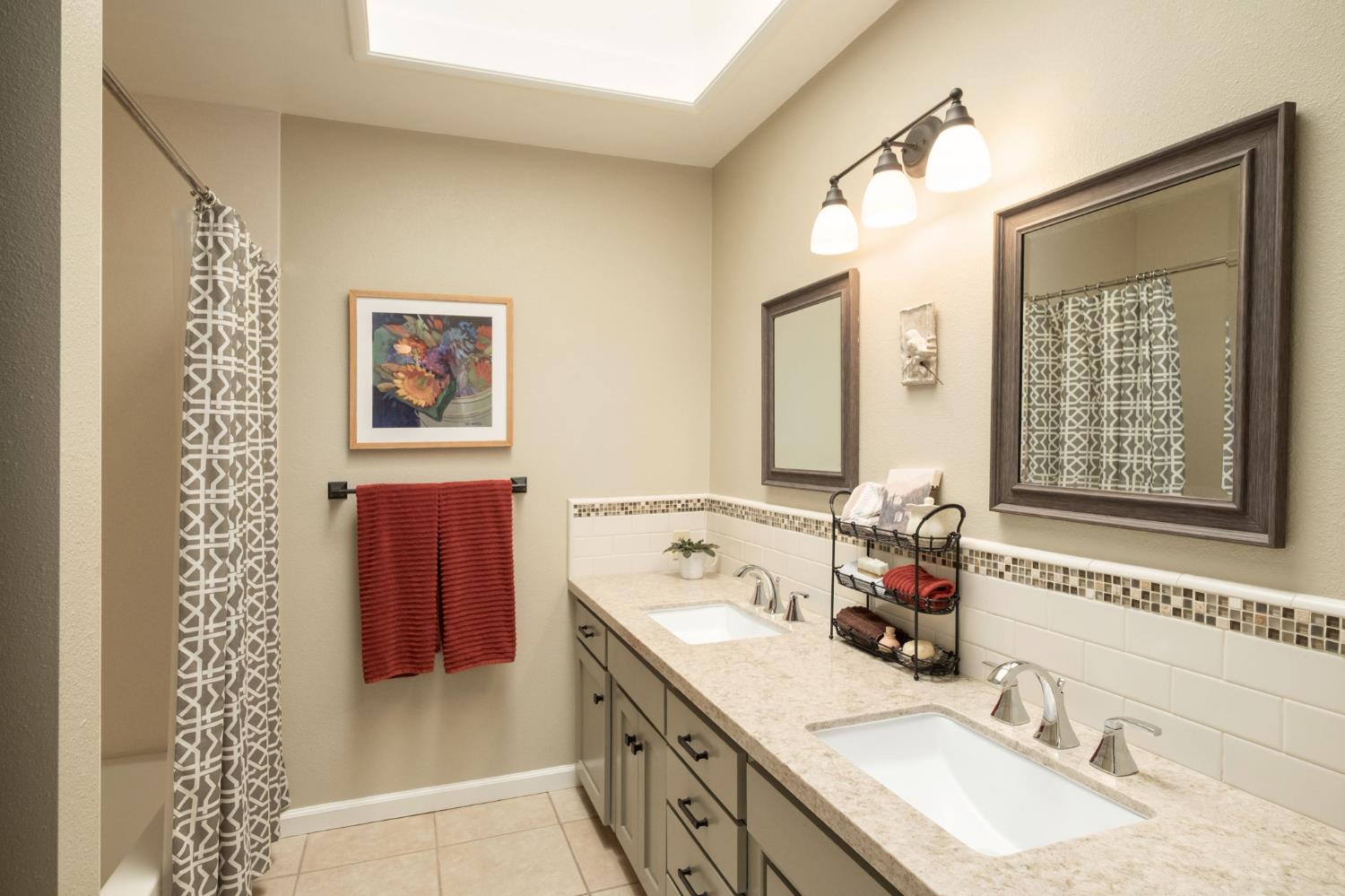 1572 E Decatur Ave, Fresno, CA 93720