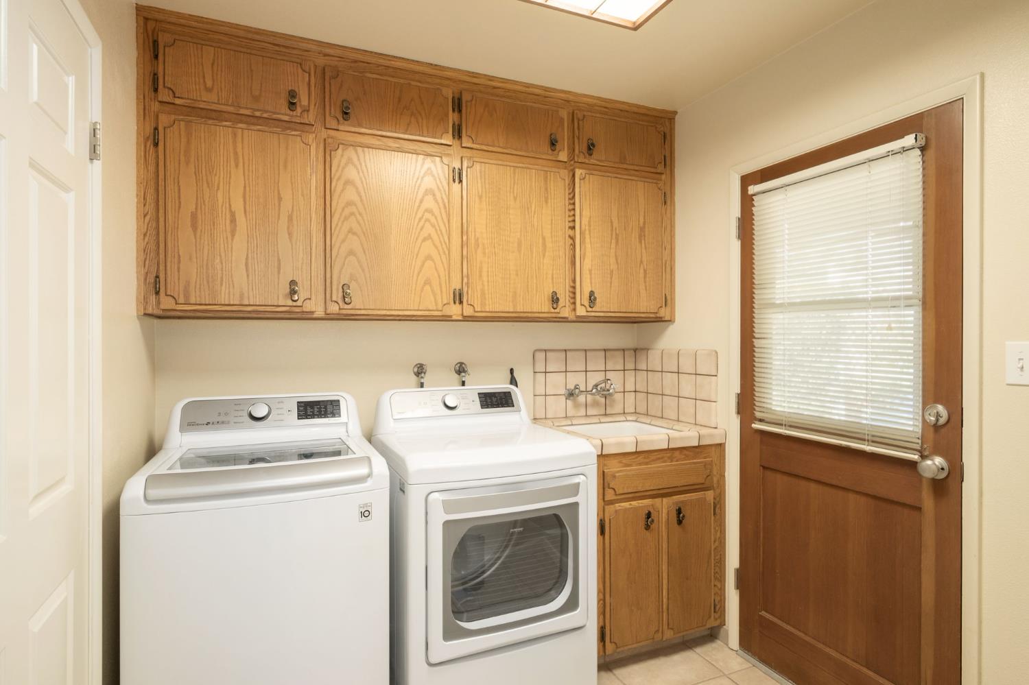 1572 E Decatur Ave, Fresno, CA 93720