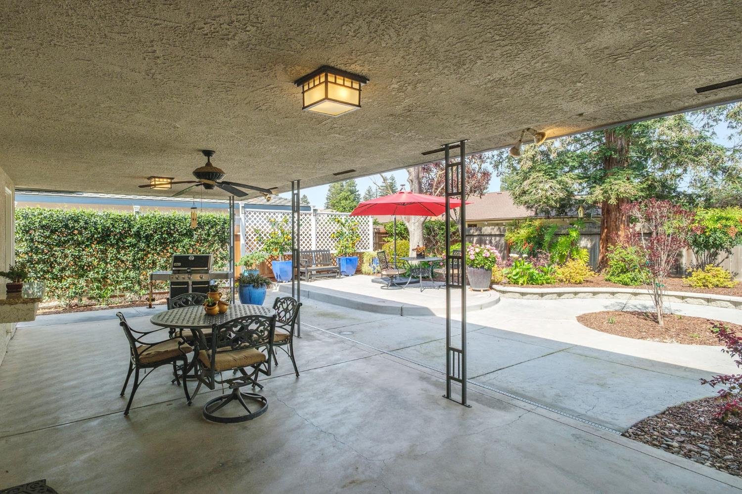 1572 E Decatur Ave, Fresno, CA 93720