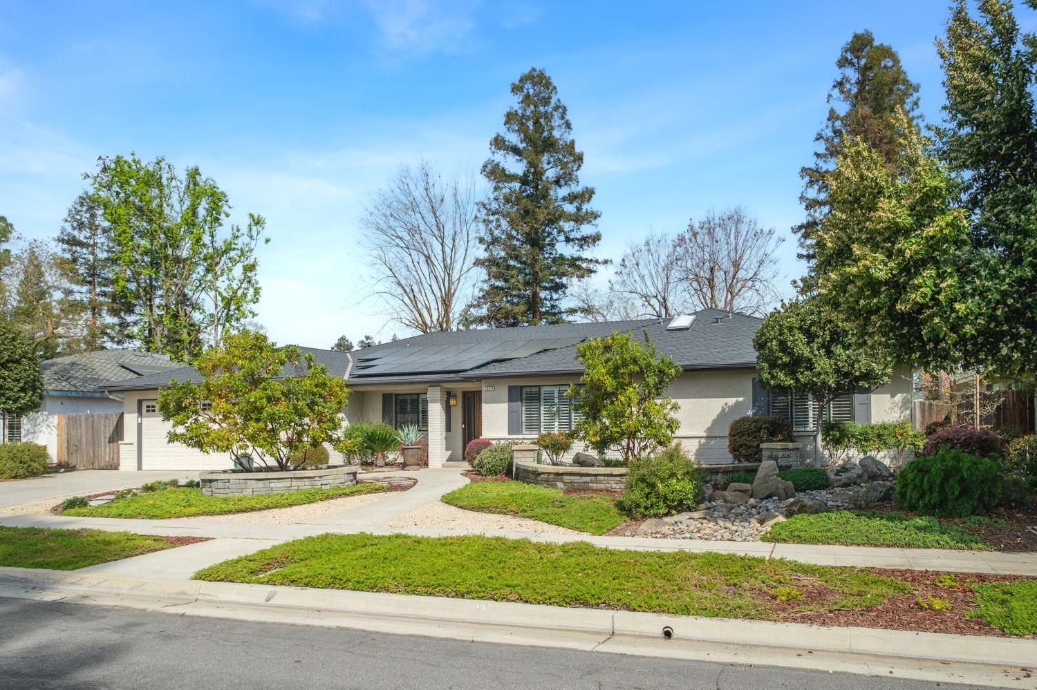 1572 E Decatur Ave, Fresno, CA 93720