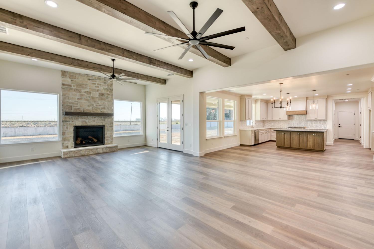 35242 Mustang Ln, Madera, CA 93636