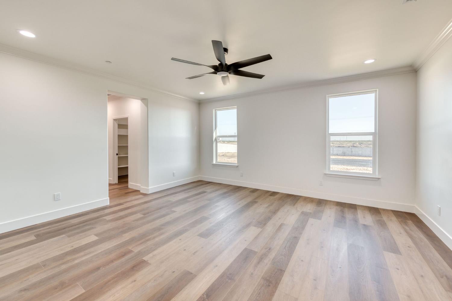 35242 Mustang Ln, Madera, CA 93636