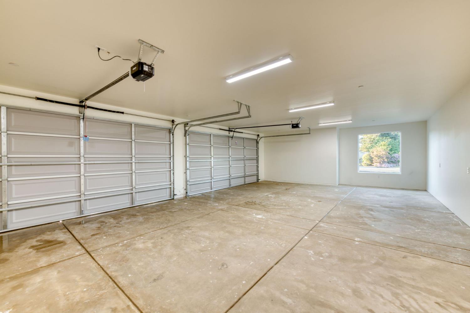 35242 Mustang Ln, Madera, CA 93636