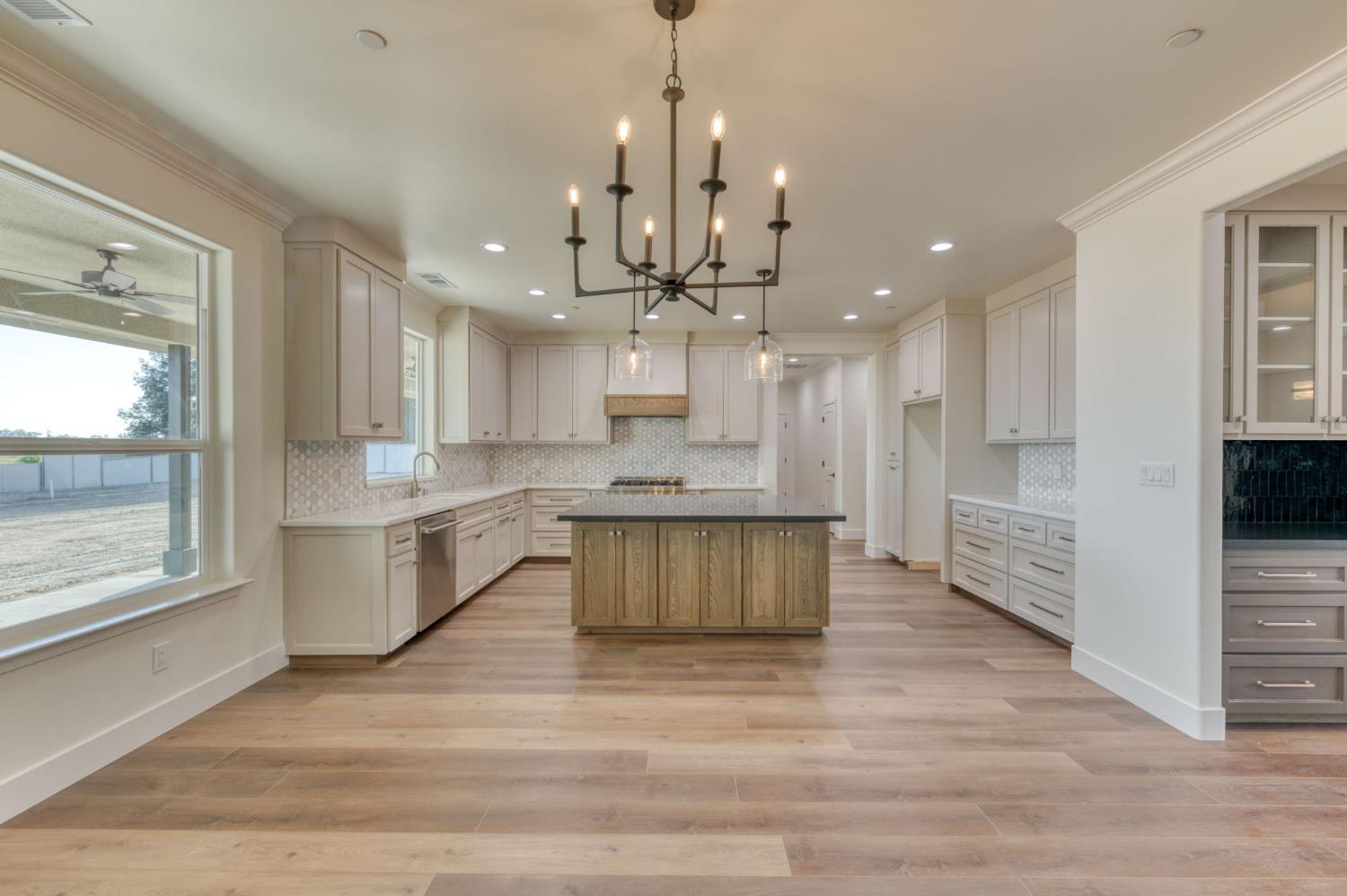 35242 Mustang Ln, Madera, CA 93636