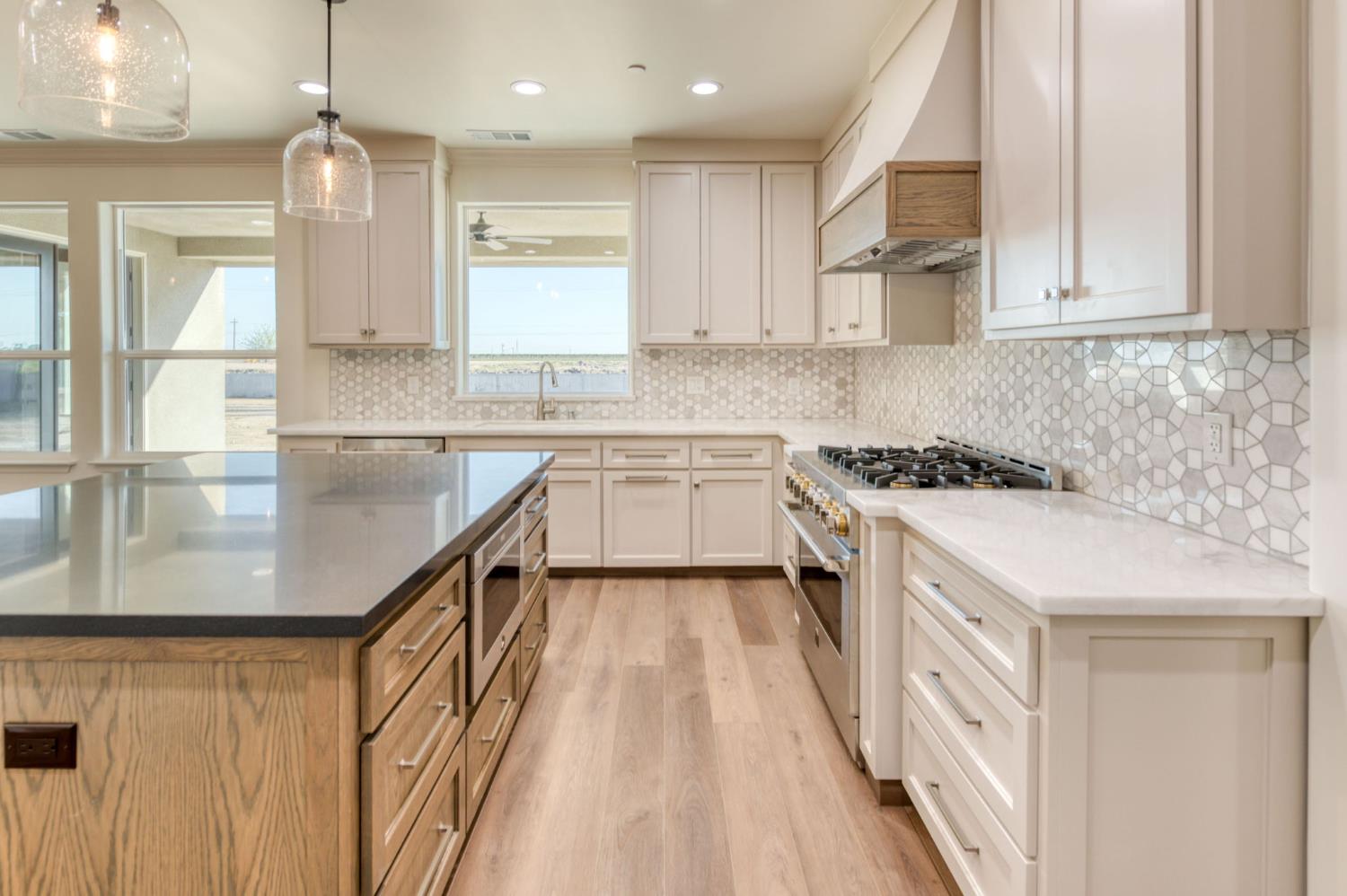 35242 Mustang Ln, Madera, CA 93636