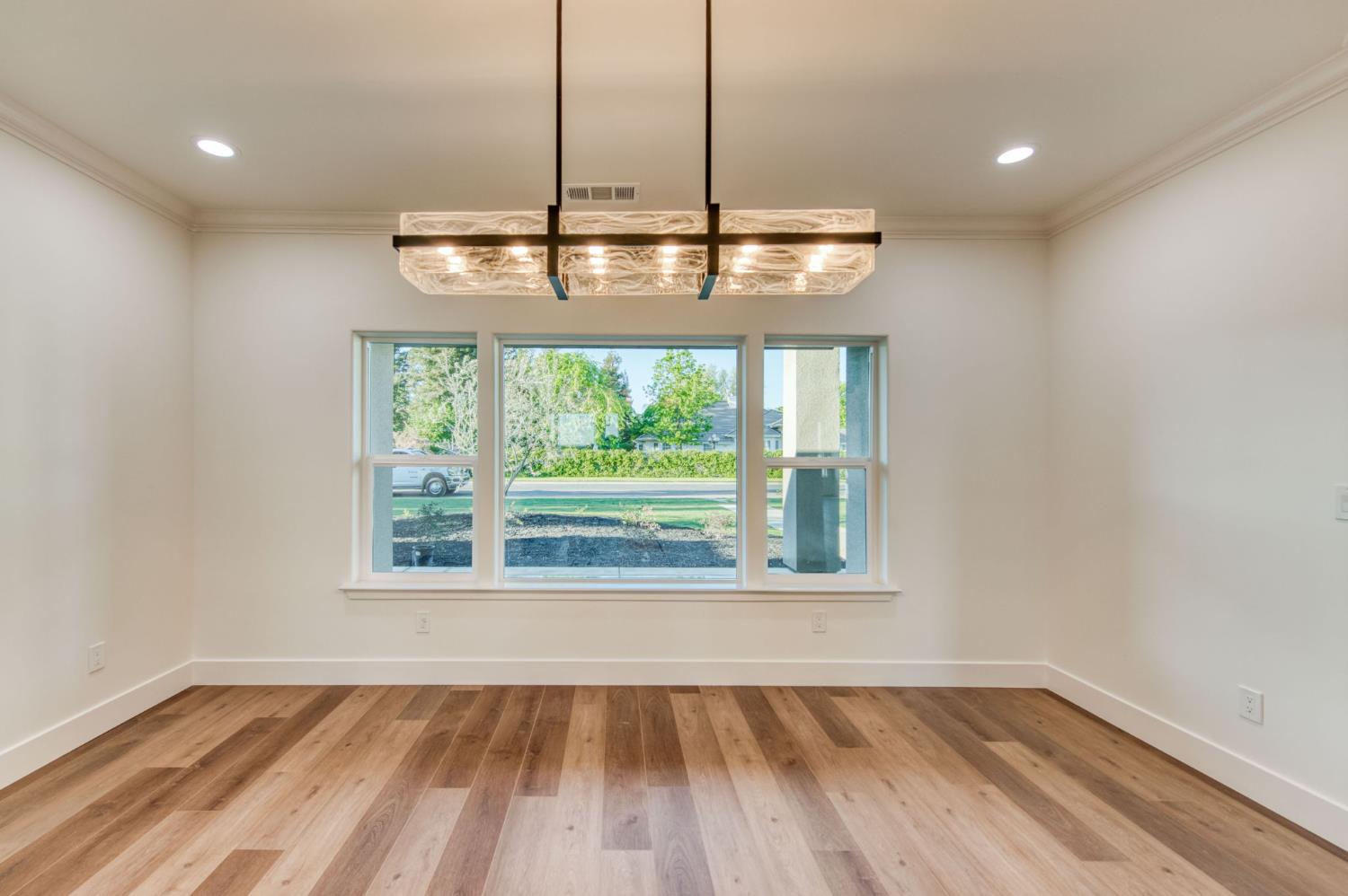 35242 Mustang Ln, Madera, CA 93636