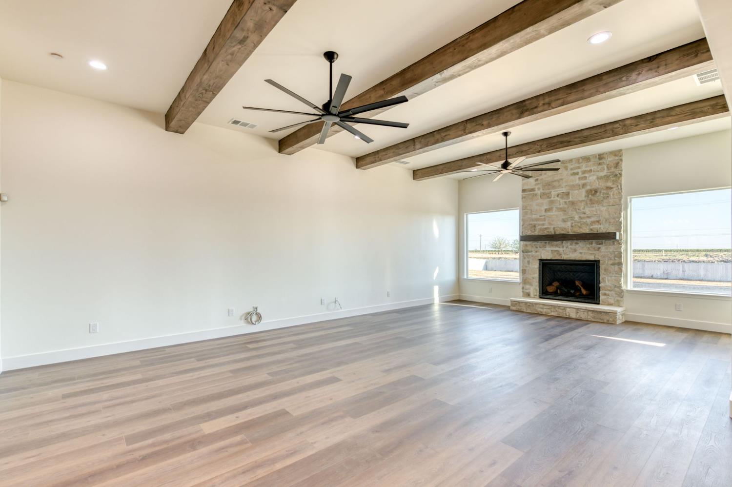 35242 Mustang Ln, Madera, CA 93636