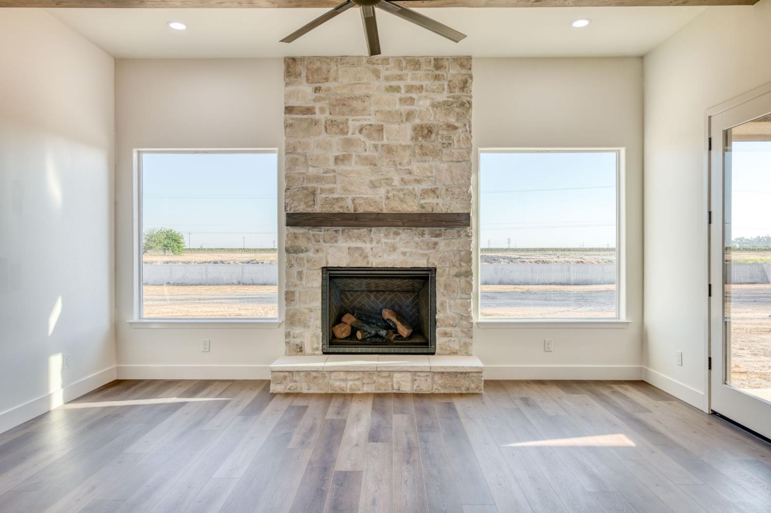 35242 Mustang Ln, Madera, CA 93636